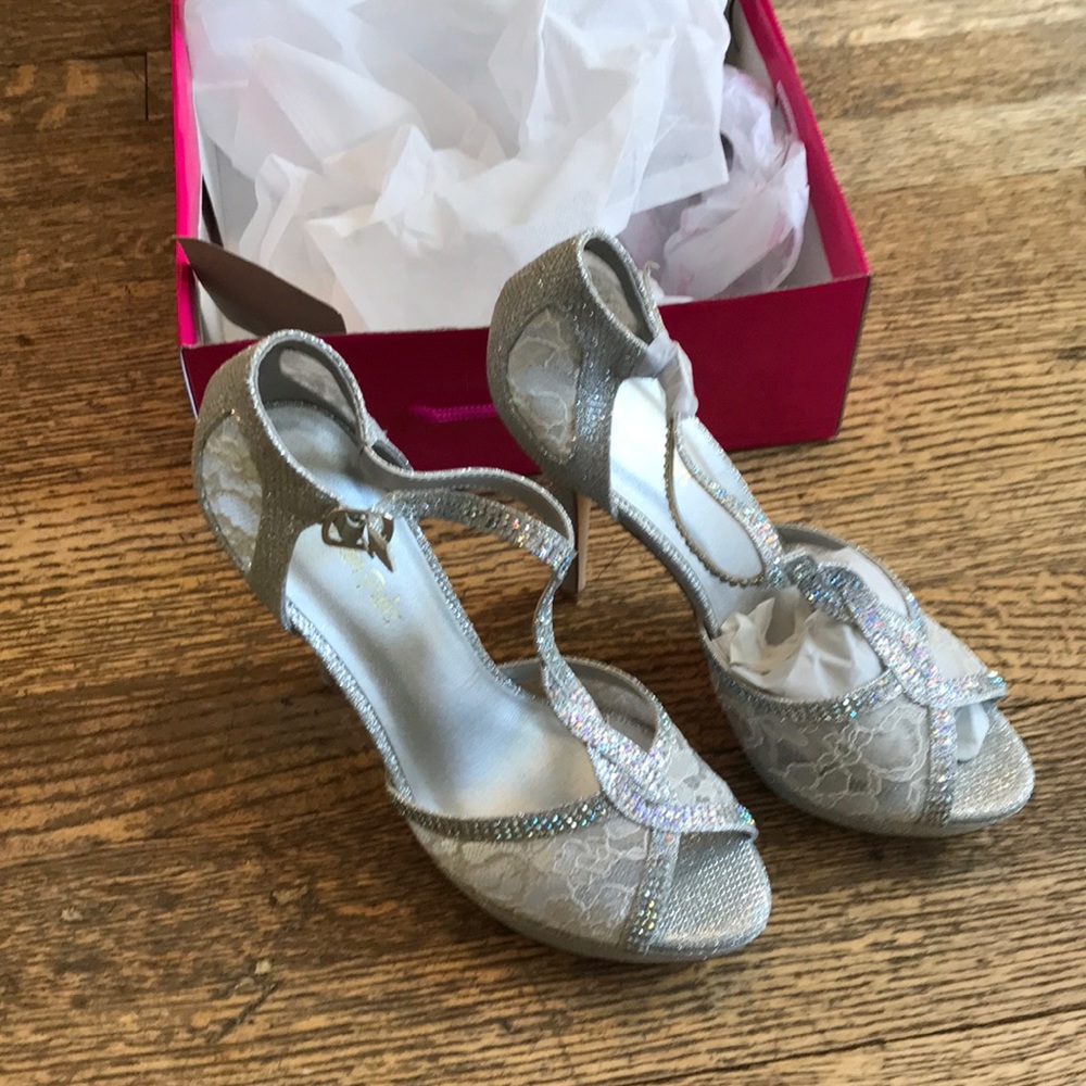 NWT Glitter and Lace shoes